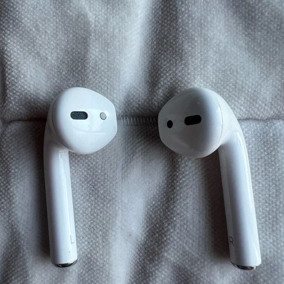 Apple Airpods 2nd generation with charging case - Picture 9 of 9